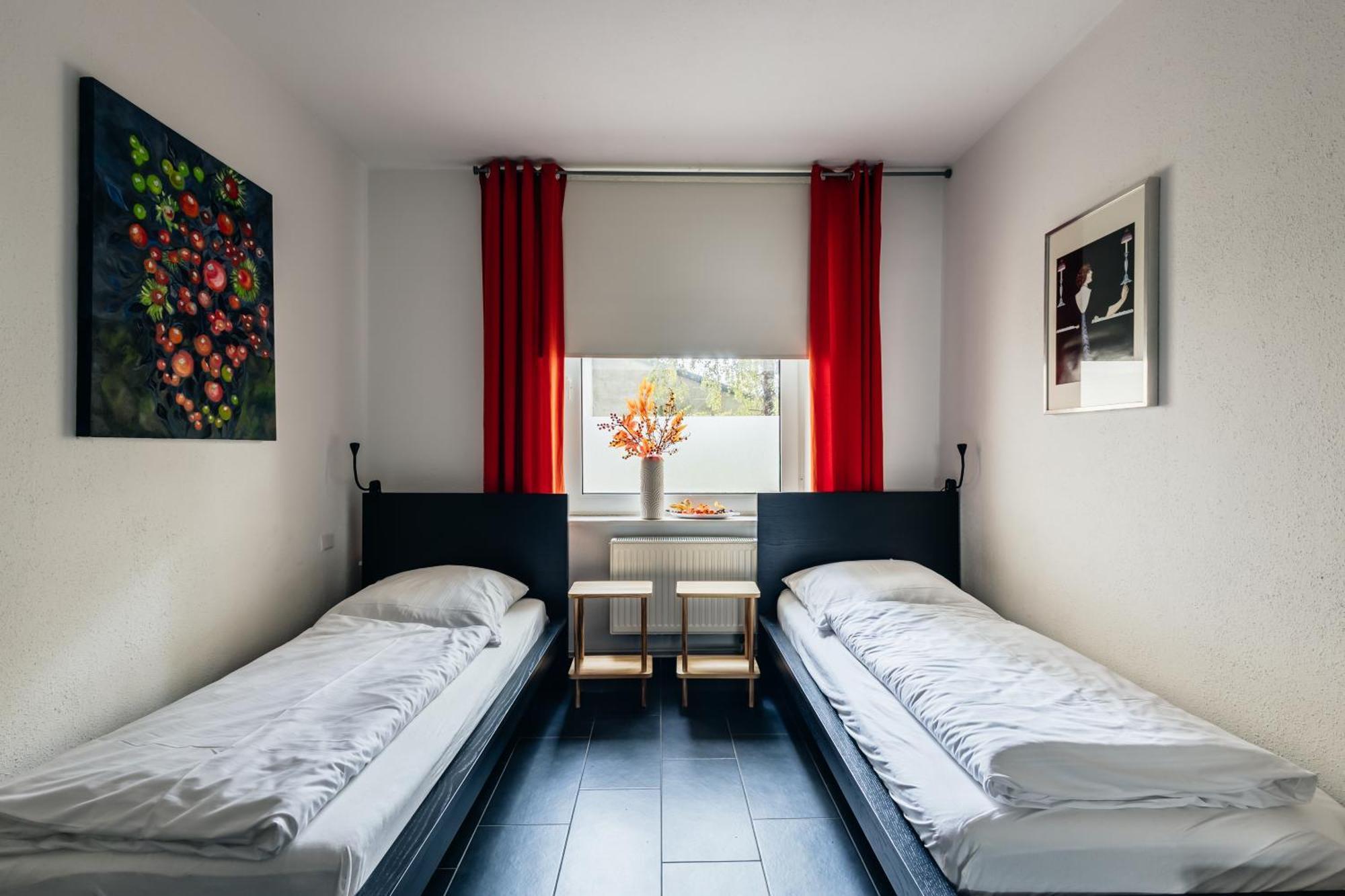 Centrally Located 2-Room Apartment Хановер Стая снимка